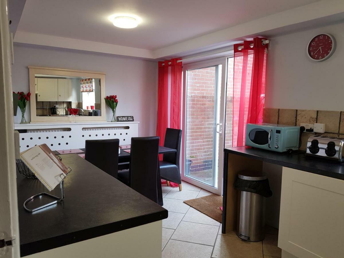 Penllech House - Huku Kwetu Notts - 3 Bedroom Spacious Lovely And Cosy With A Free Parking- Affordable And Suitable To Group Business Travellers Nottingham Extérieur photo