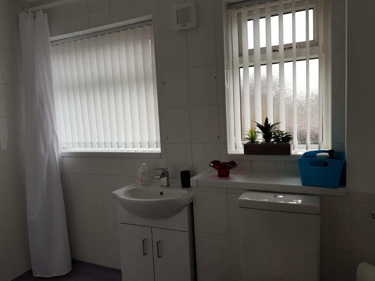 Penllech House - Huku Kwetu Notts - 3 Bedroom Spacious Lovely And Cosy With A Free Parking- Affordable And Suitable To Group Business Travellers Nottingham Extérieur photo