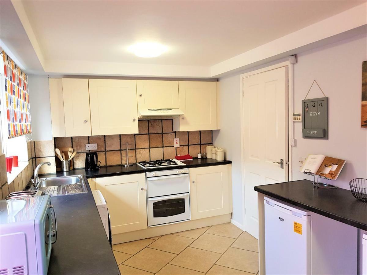 Penllech House - Huku Kwetu Notts - 3 Bedroom Spacious Lovely And Cosy With A Free Parking- Affordable And Suitable To Group Business Travellers Nottingham Extérieur photo