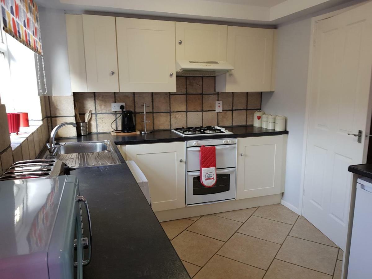 Penllech House - Huku Kwetu Notts - 3 Bedroom Spacious Lovely And Cosy With A Free Parking- Affordable And Suitable To Group Business Travellers Nottingham Extérieur photo