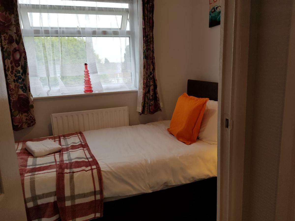 Penllech House - Huku Kwetu Notts - 3 Bedroom Spacious Lovely And Cosy With A Free Parking- Affordable And Suitable To Group Business Travellers Nottingham Extérieur photo